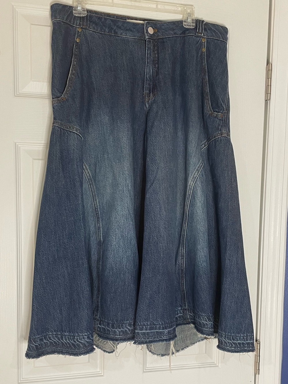 Pilcro Mid-Rise Culotte Jeans - 31 - Picture 2 of 5